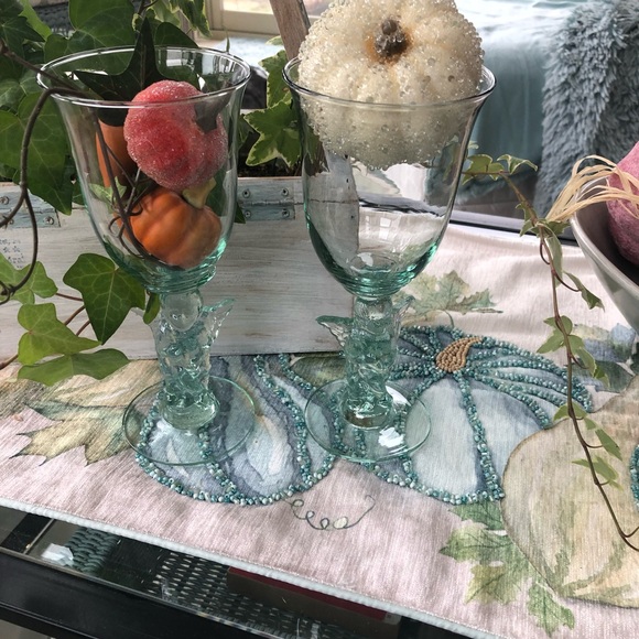 Pair of Angel Stemmed Glases - Picture 4 of 9